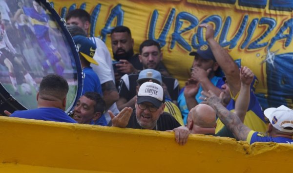 Ex Presidente de Independiente aparece en la bombonera