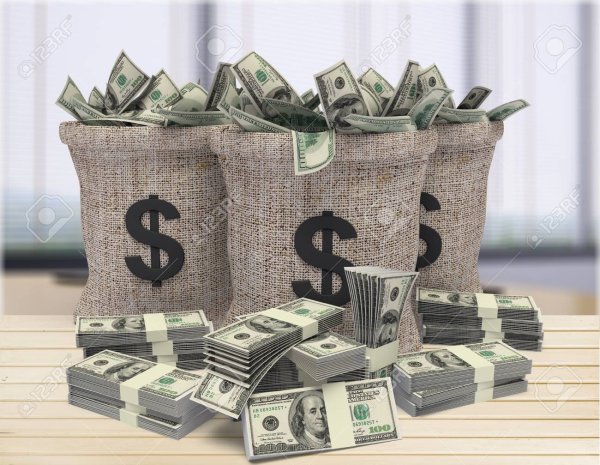98272507-bolsa-de-dólar-con-montón-de-dólares.jpeg