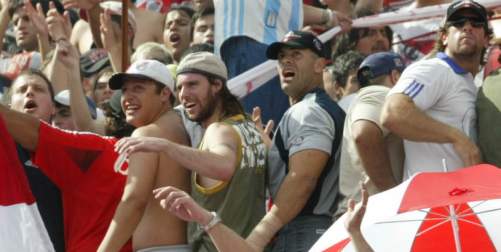 cave nagui en el fiero con la barra.jpg